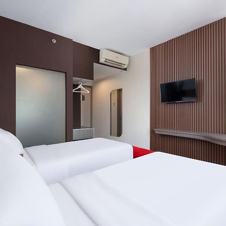 Hotel Neo Candi Simpang Lima - Semarang By Aston Buitenkant foto
