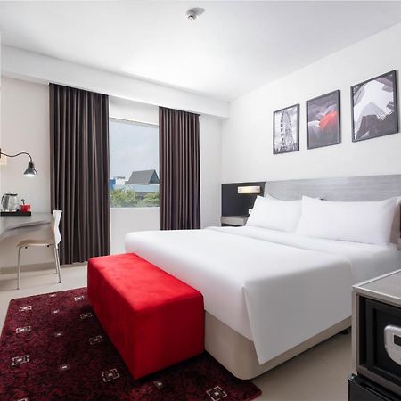 Hotel Neo Candi Simpang Lima - Semarang By Aston Buitenkant foto