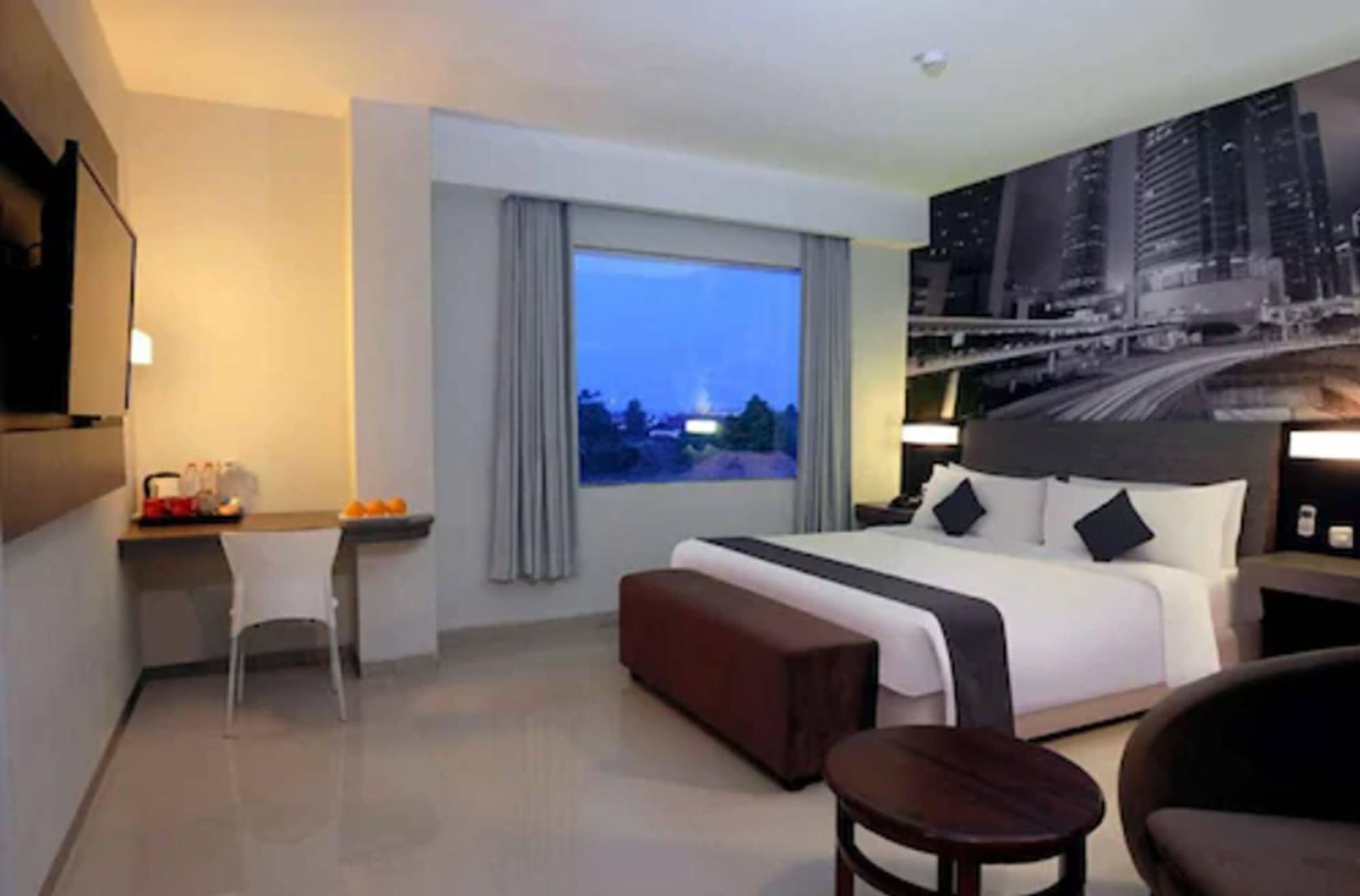 Hotel Neo Candi Simpang Lima - Semarang By Aston Buitenkant foto
