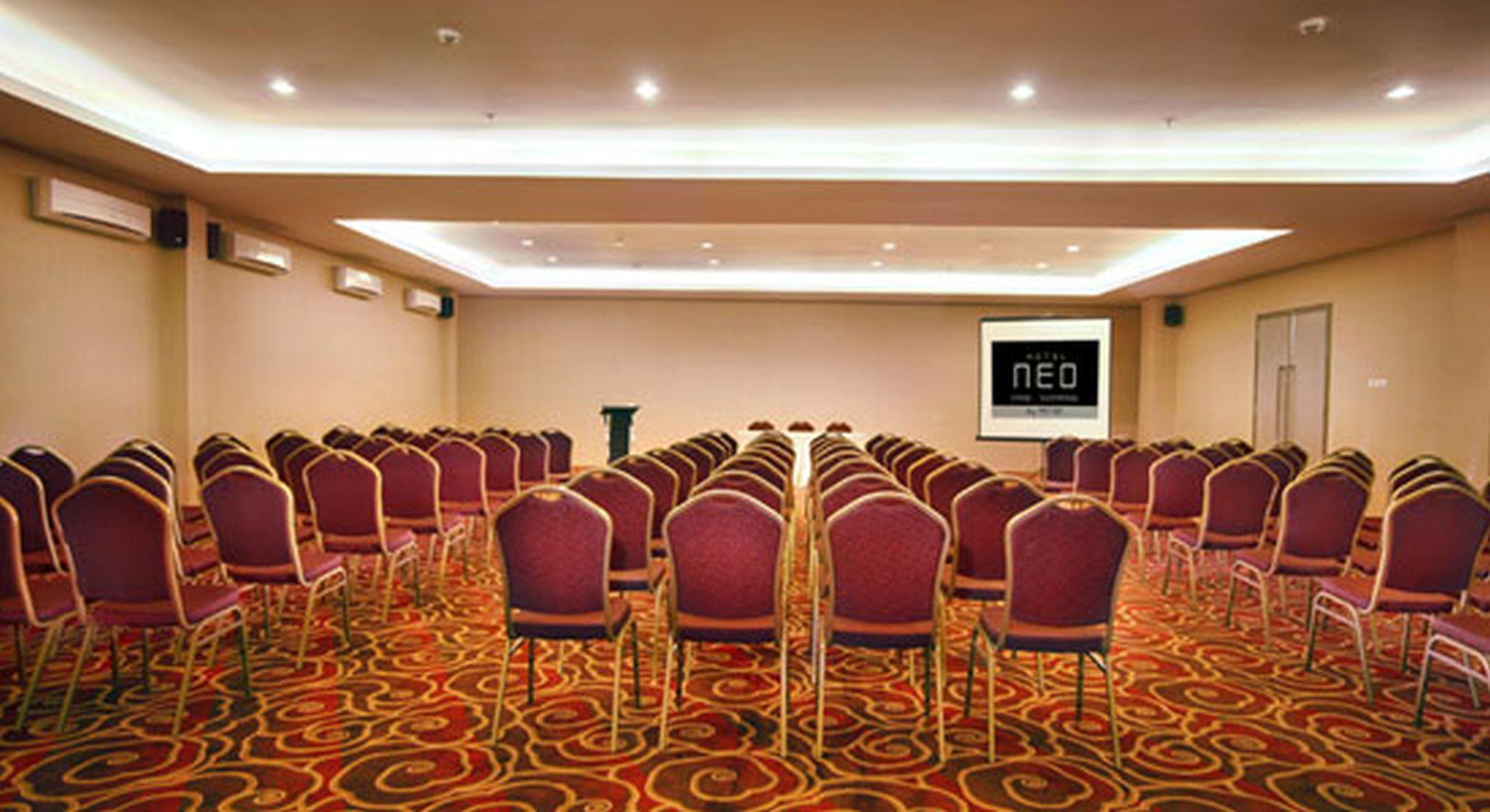 Hotel Neo Candi Simpang Lima - Semarang By Aston Buitenkant foto