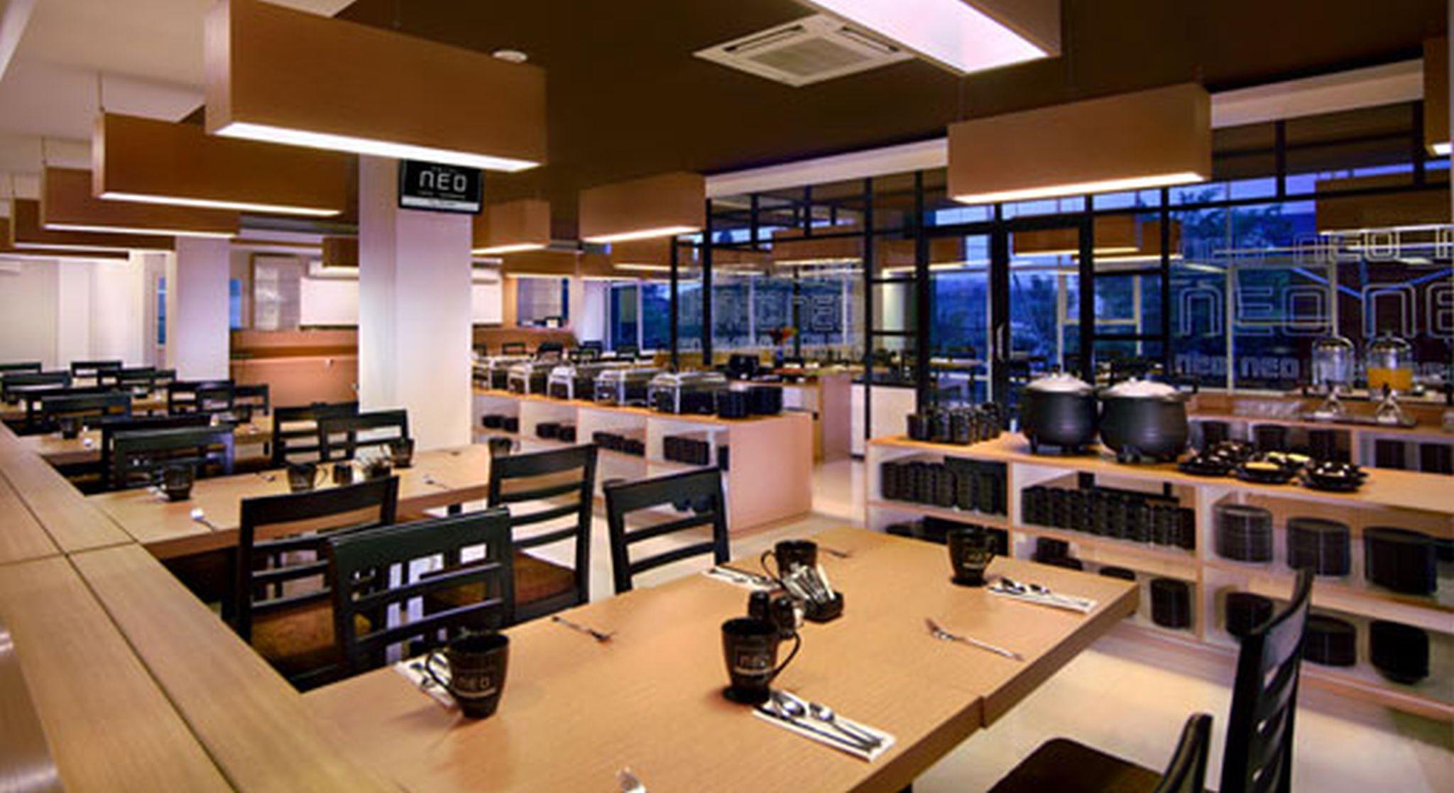 Hotel Neo Candi Simpang Lima - Semarang By Aston Buitenkant foto