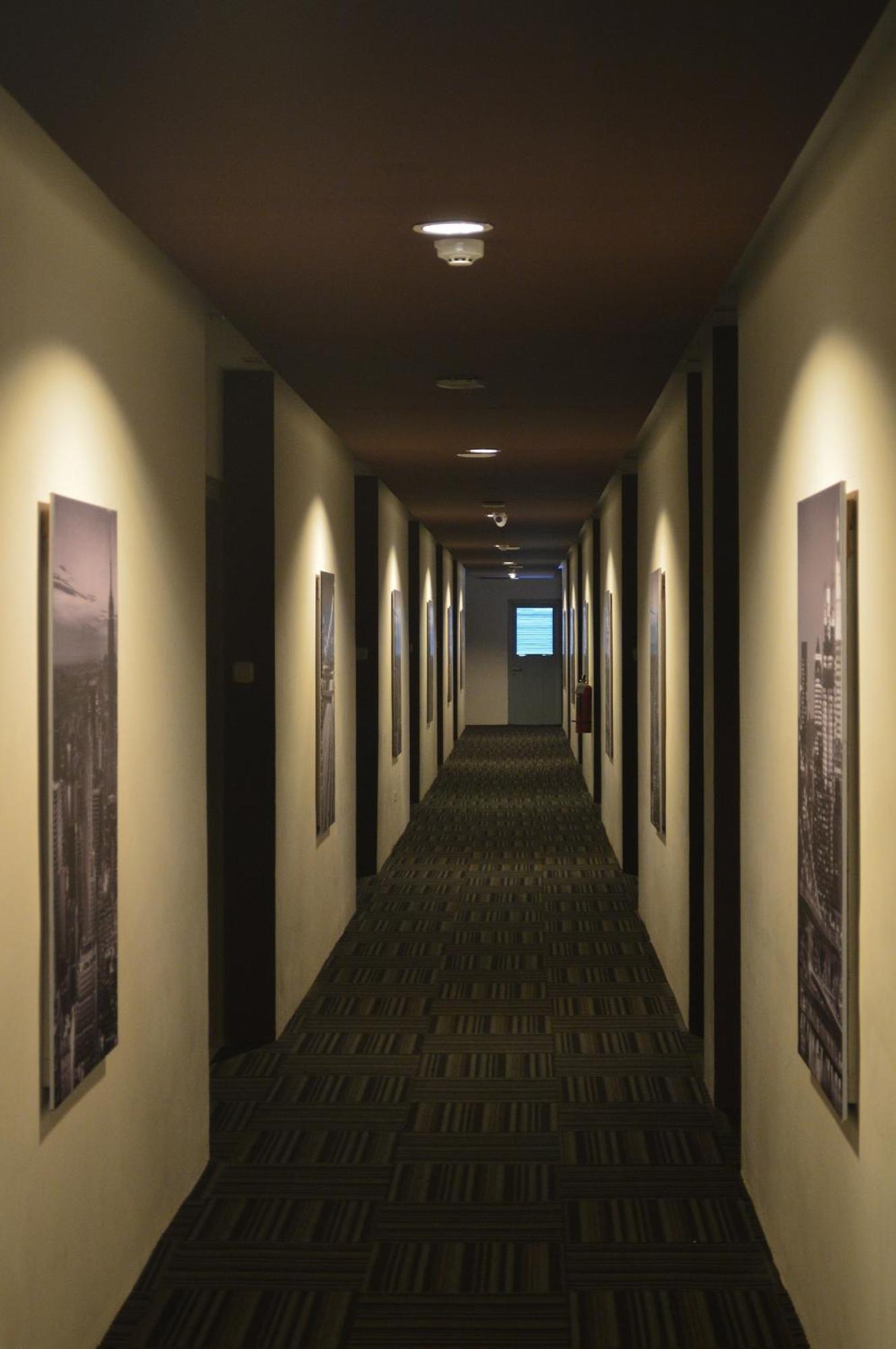 Hotel Neo Candi Simpang Lima - Semarang By Aston Buitenkant foto