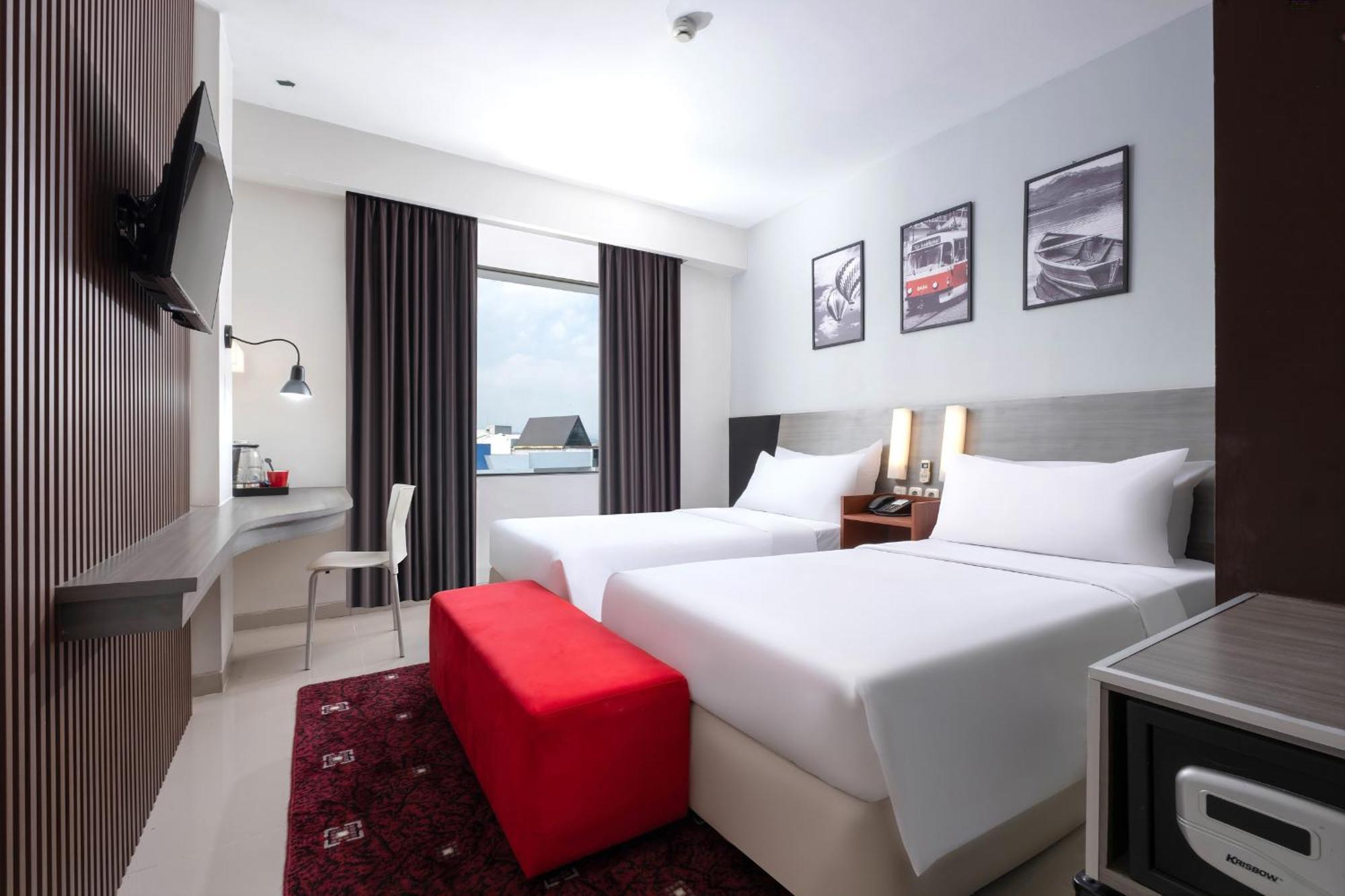 Hotel Neo Candi Simpang Lima - Semarang By Aston Buitenkant foto