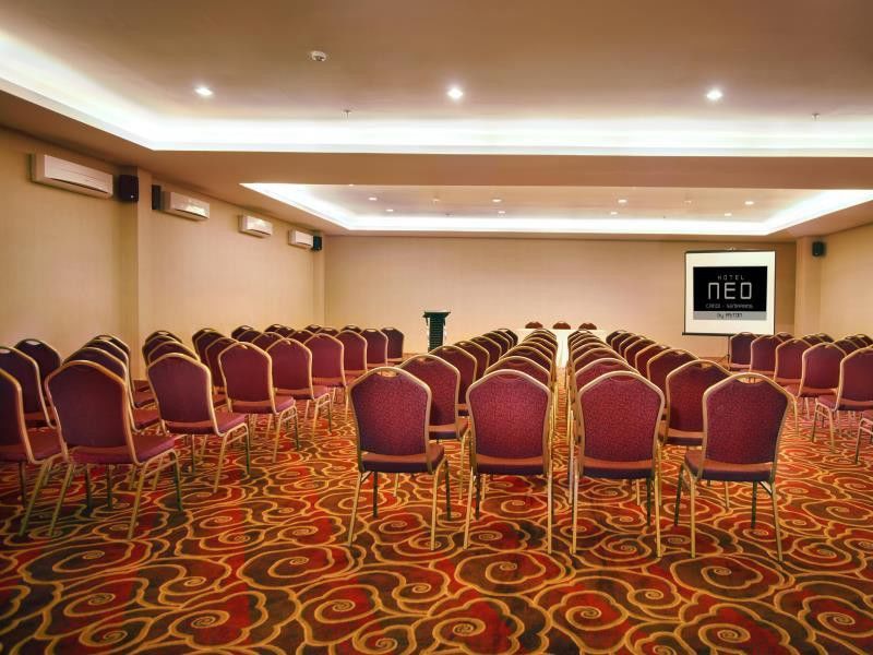 Hotel Neo Candi Simpang Lima - Semarang By Aston Buitenkant foto