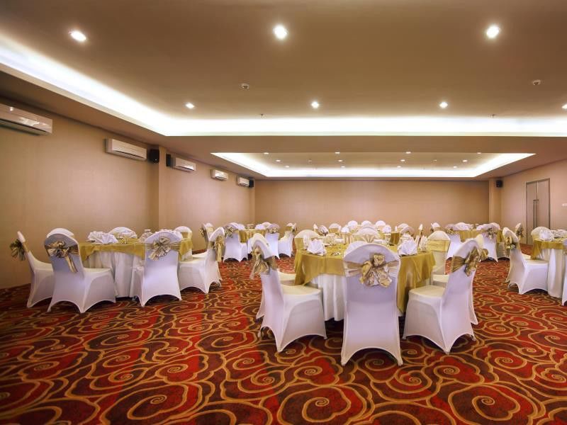 Hotel Neo Candi Simpang Lima - Semarang By Aston Buitenkant foto