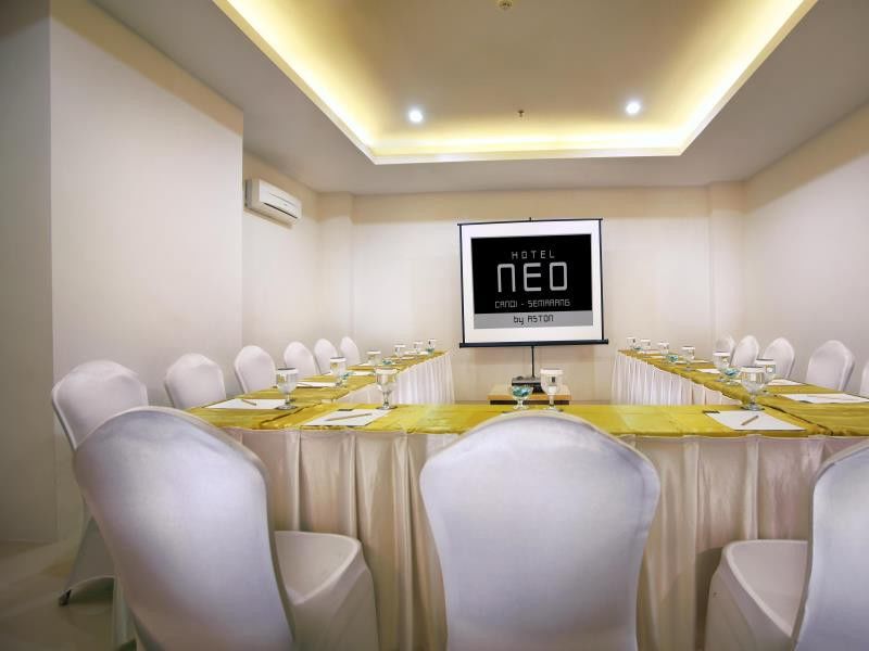 Hotel Neo Candi Simpang Lima - Semarang By Aston Buitenkant foto