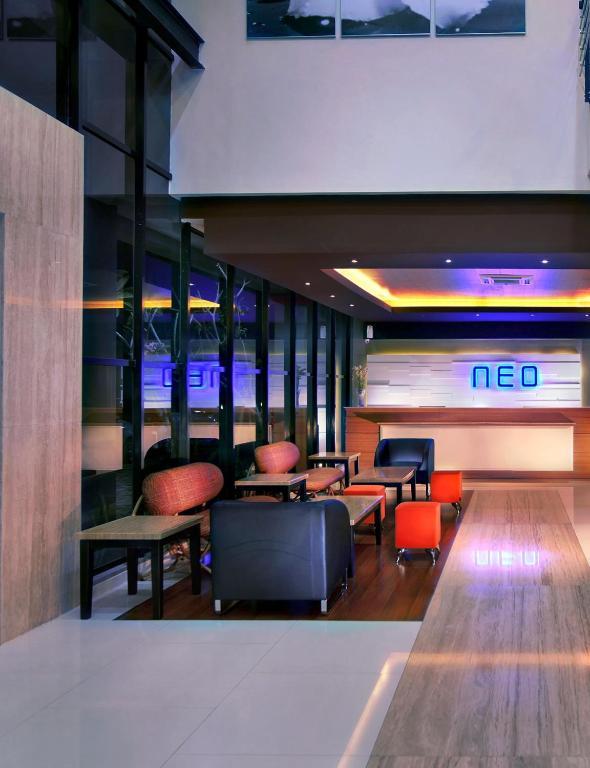 Hotel Neo Candi Simpang Lima - Semarang By Aston Buitenkant foto