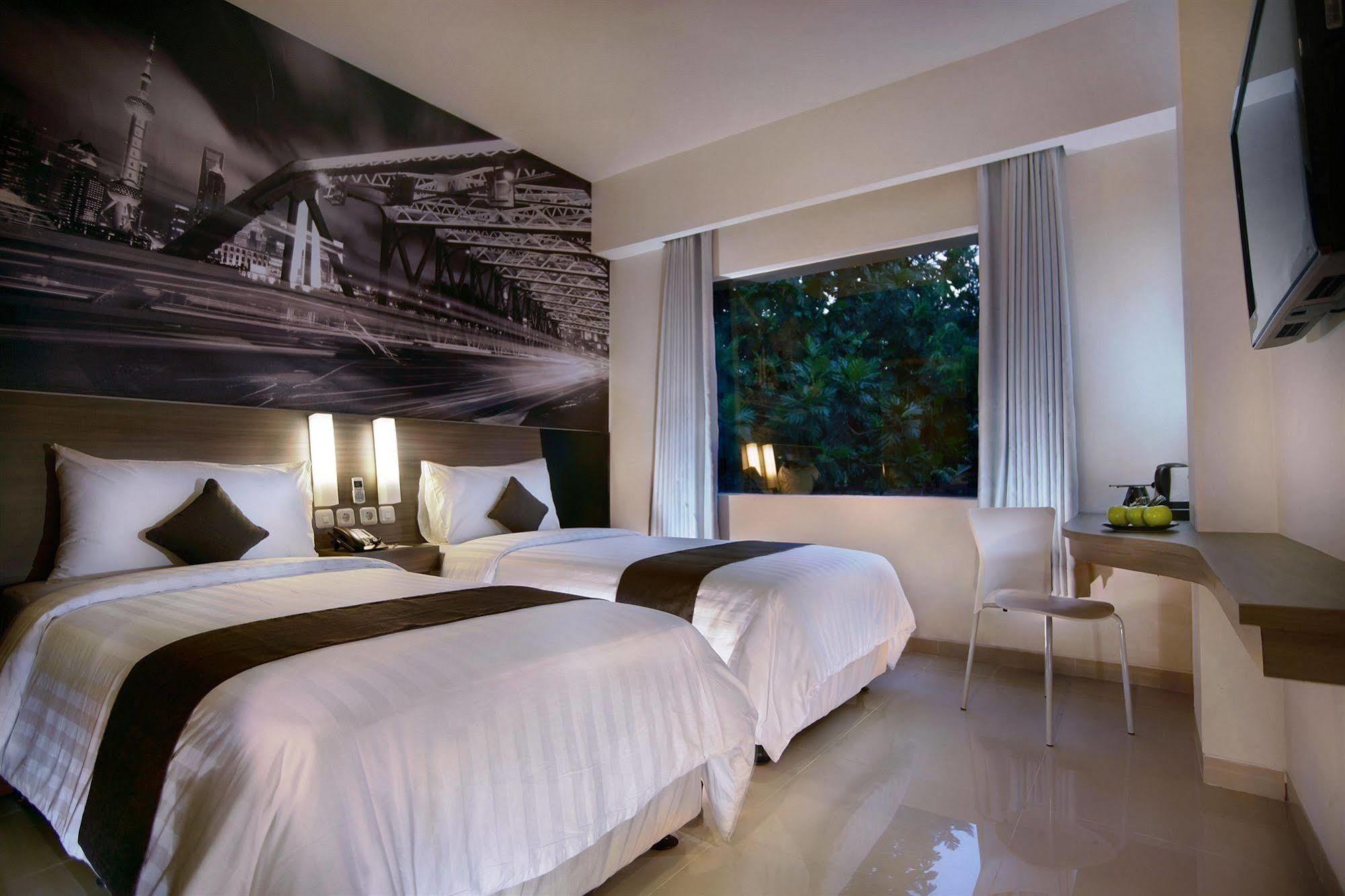 Hotel Neo Candi Simpang Lima - Semarang By Aston Buitenkant foto