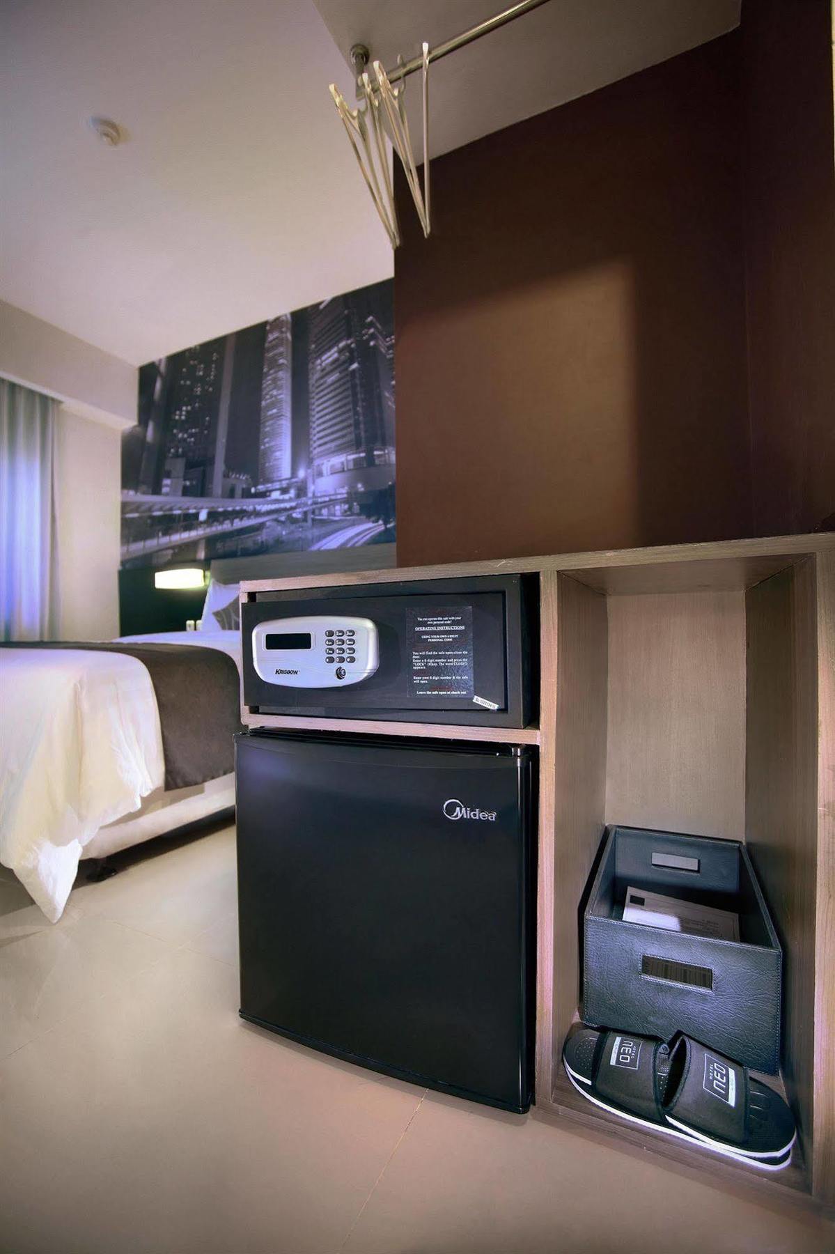 Hotel Neo Candi Simpang Lima - Semarang By Aston Buitenkant foto