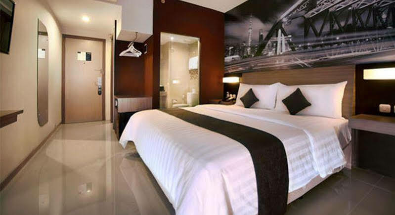 Hotel Neo Candi Simpang Lima - Semarang By Aston Buitenkant foto