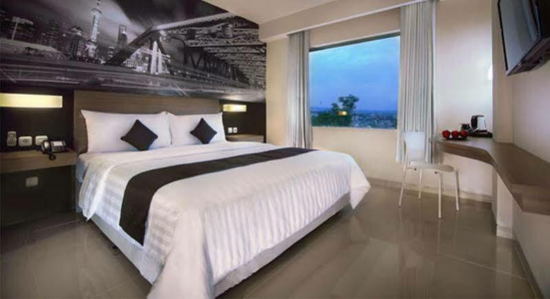 Hotel Neo Candi Simpang Lima - Semarang By Aston Buitenkant foto