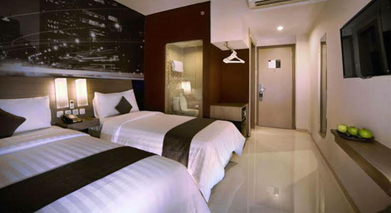 Hotel Neo Candi Simpang Lima - Semarang By Aston Buitenkant foto